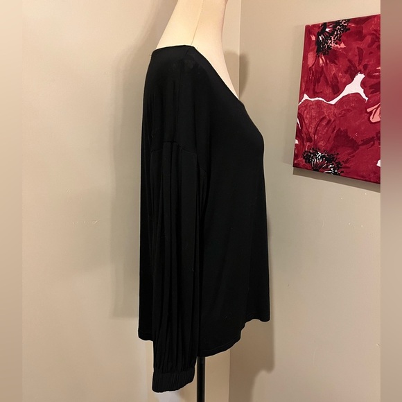 Kaktus Black Relaxed Fit Scoop Neck Wide Sleeves w/ elastic cuff Blouse, size M - Picture 4 of 6